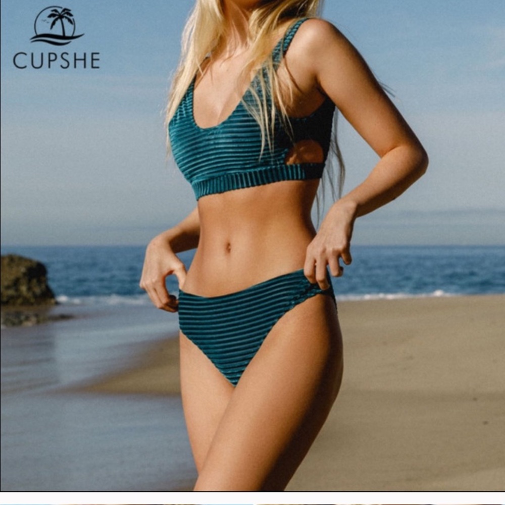 NWT Cupshe Emerald Velvet Bikini - Medium
